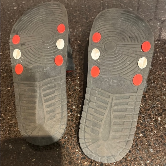 4/$20 Kauai men’s Black and Red Striped Slides, sandals - Picture 5 of 7